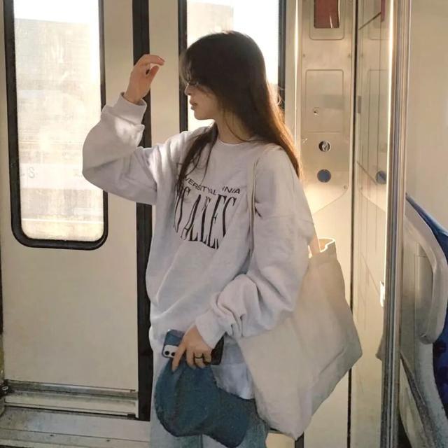 拍照不用露脸也很美！4个心机pose学起来，朋友圈狂收赞