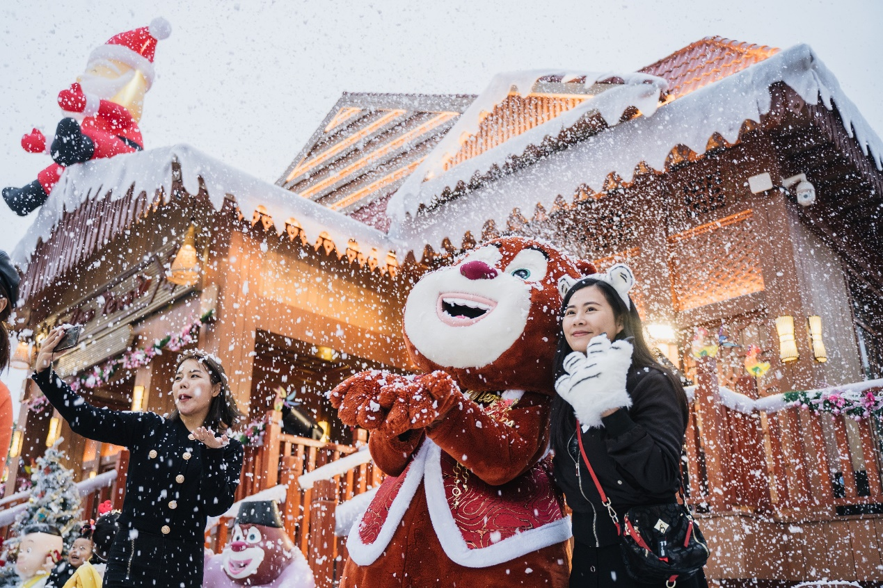 全国方特打造“飘雪跨年季” 多元主题活动点亮新年狂欢
