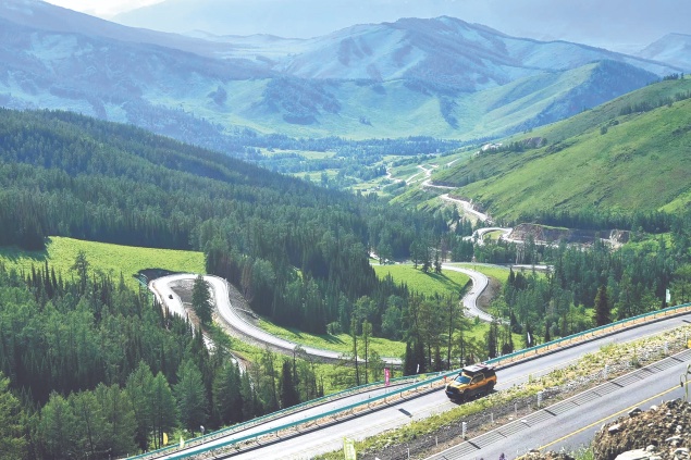 让路途成为风景 新疆多措并举破解“旅长游短”难题